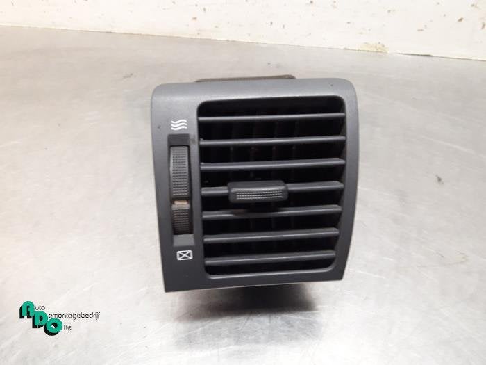Luchtrooster Dashboard van een Kia Sorento (Sorento 03-), -, -, Ophalen of Verzenden, -