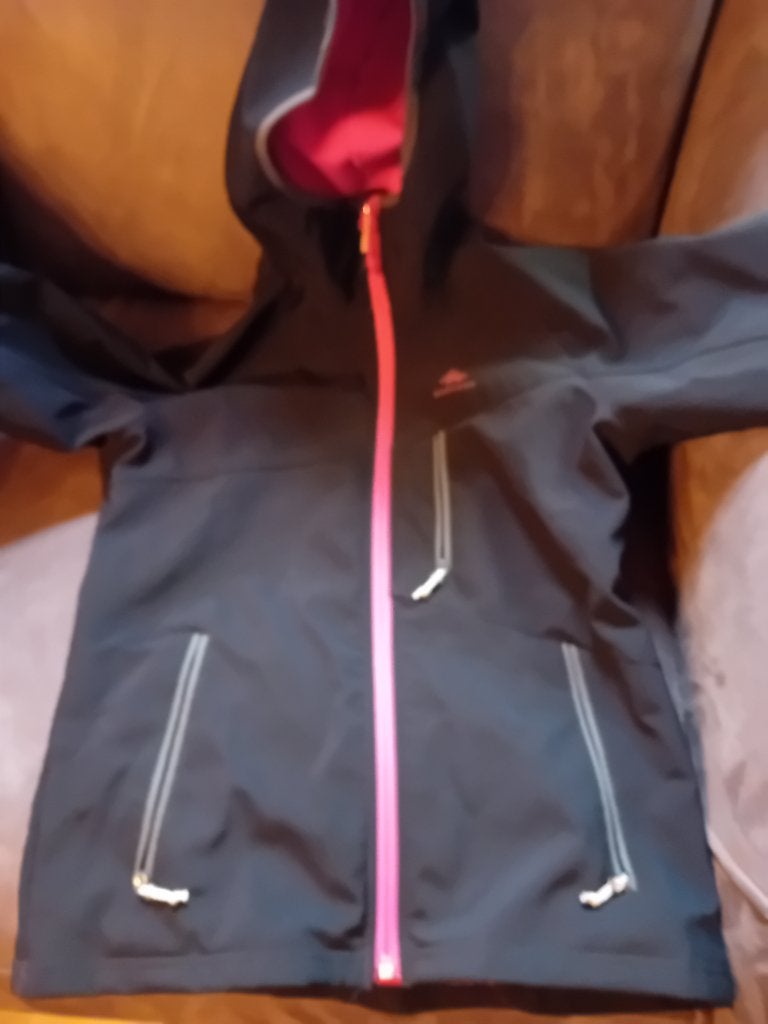Dechatlon softshell jasje, Kinderen en Baby's, Ophalen, Meisje, Zo goed als nieuw, DECATHLON.