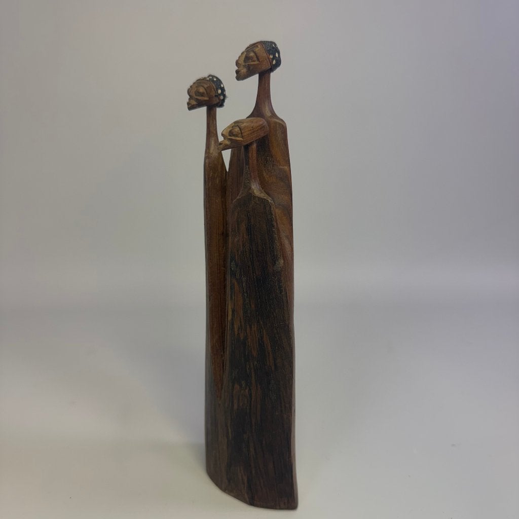 Statue tribale d'un groupe familial de la tribu Makonde, Bois, Enlèvement ou Envoi, 20 - 50 cm, Peint