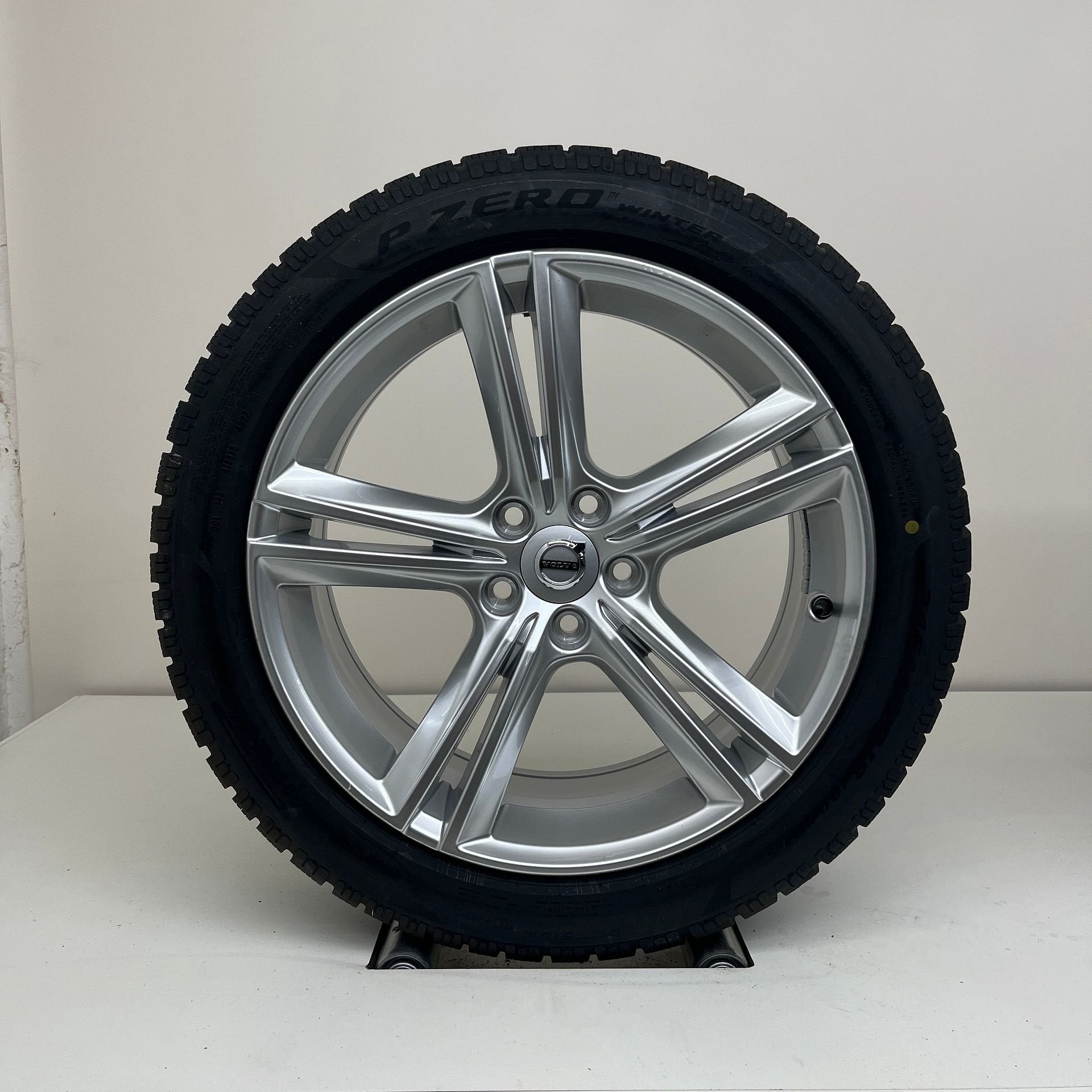Volvo V90 / S90 - 18 inch - winterbanden NIEUW, 18 inch, 245 mm, Banden en Velgen, Nieuw