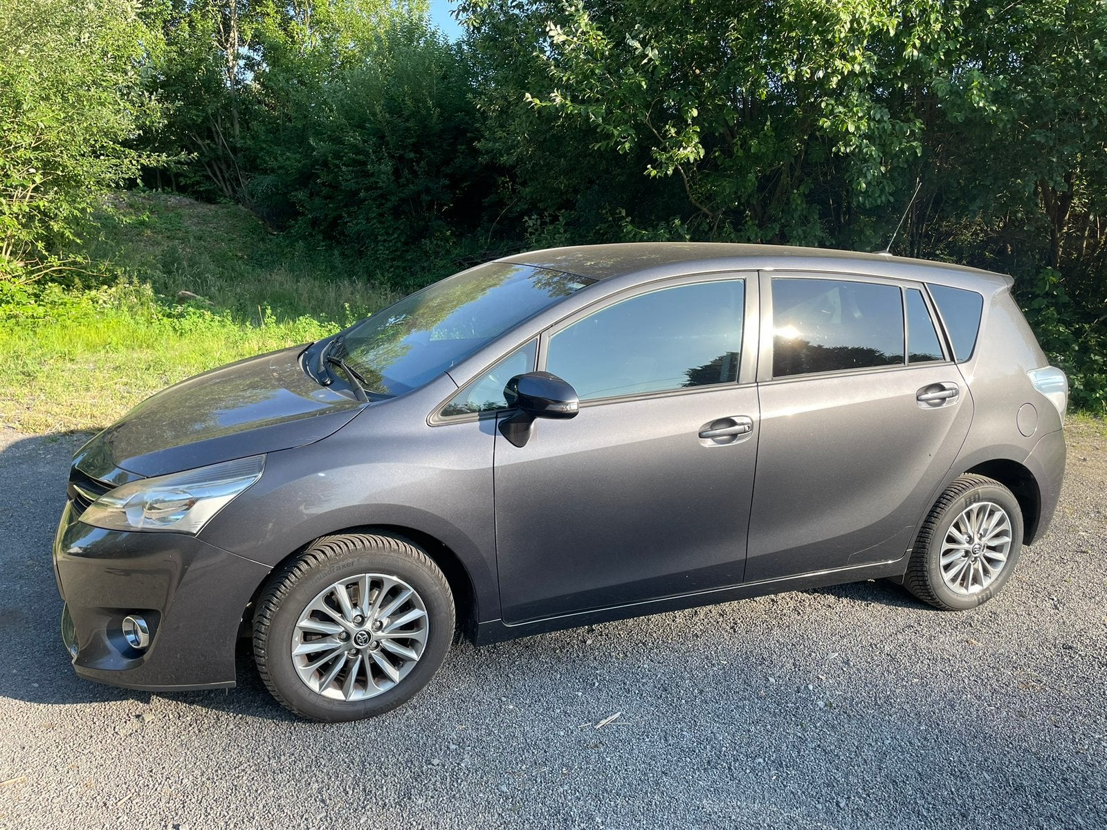 TOYOTA VERSO, Voorwielaandrijving, Euro 5, Zwart, 4 cilinders