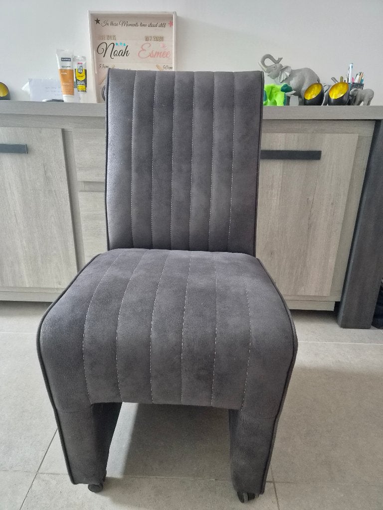 Eettafel met 4 stoelen, Ophalen, 100 tot 150 cm, Zo goed als nieuw, Modern