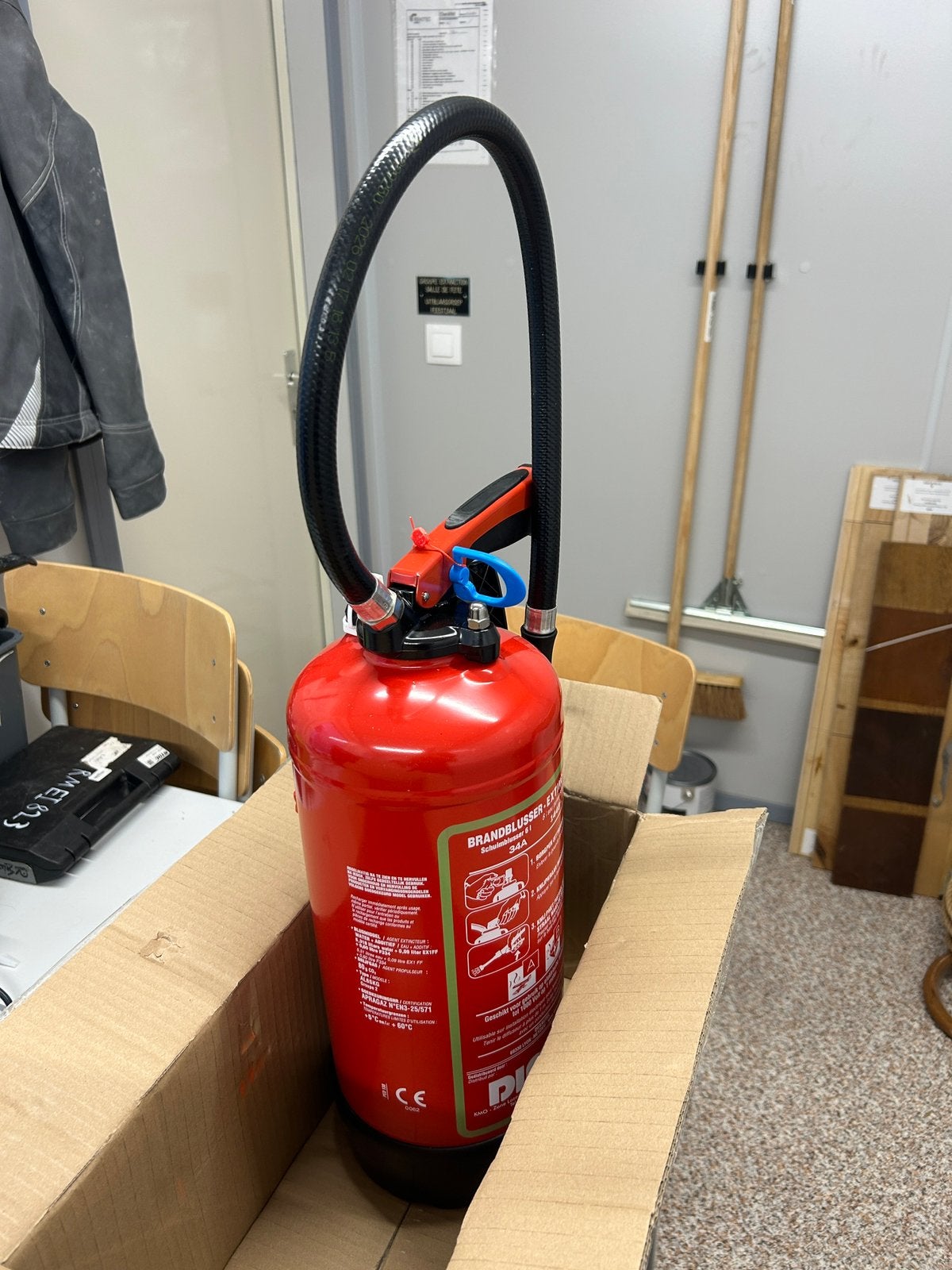 Nieuwe Brandblusser 6kg (met wandbeugel) 2stuks, Huis en Inrichting, Brandblussers en Brandkasten, Ophalen, Nieuw, Brandblusser