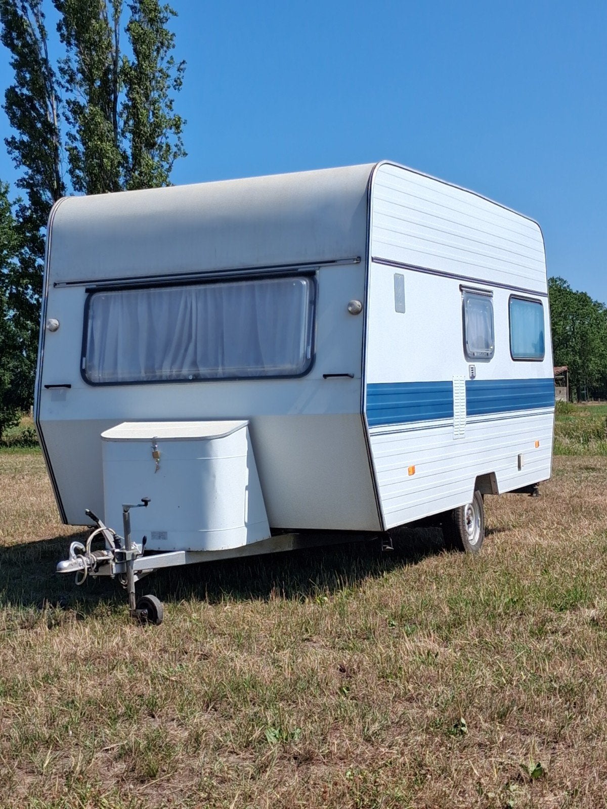 Caravan knaus komfort - 750kg in nette en droge staat, Caravans en Kamperen, Caravans, Particulier, Koelkast, Knaus