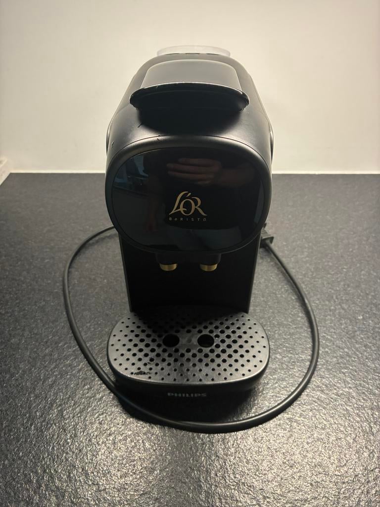 L’or Barista, Réservoir d'eau amovible, Dosettes et capsules de café, Comme neuf, 4 à 10 tasses