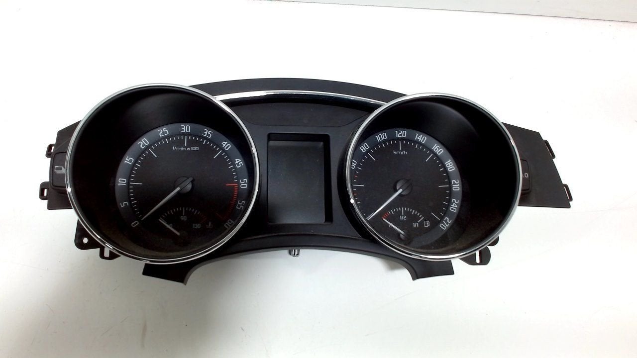 Cockpit Skoda Superb, Onderdelen@venauto.nl, Van der Ven Autorecycling B.V., Ettenseweg 76, 4706 PB Roosendaal, The Netherlands