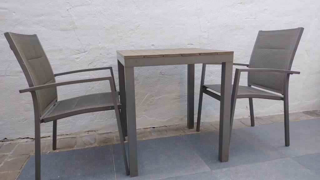 Tweepersoons tuintafeltje met twee tuinstoelen, Ophalen