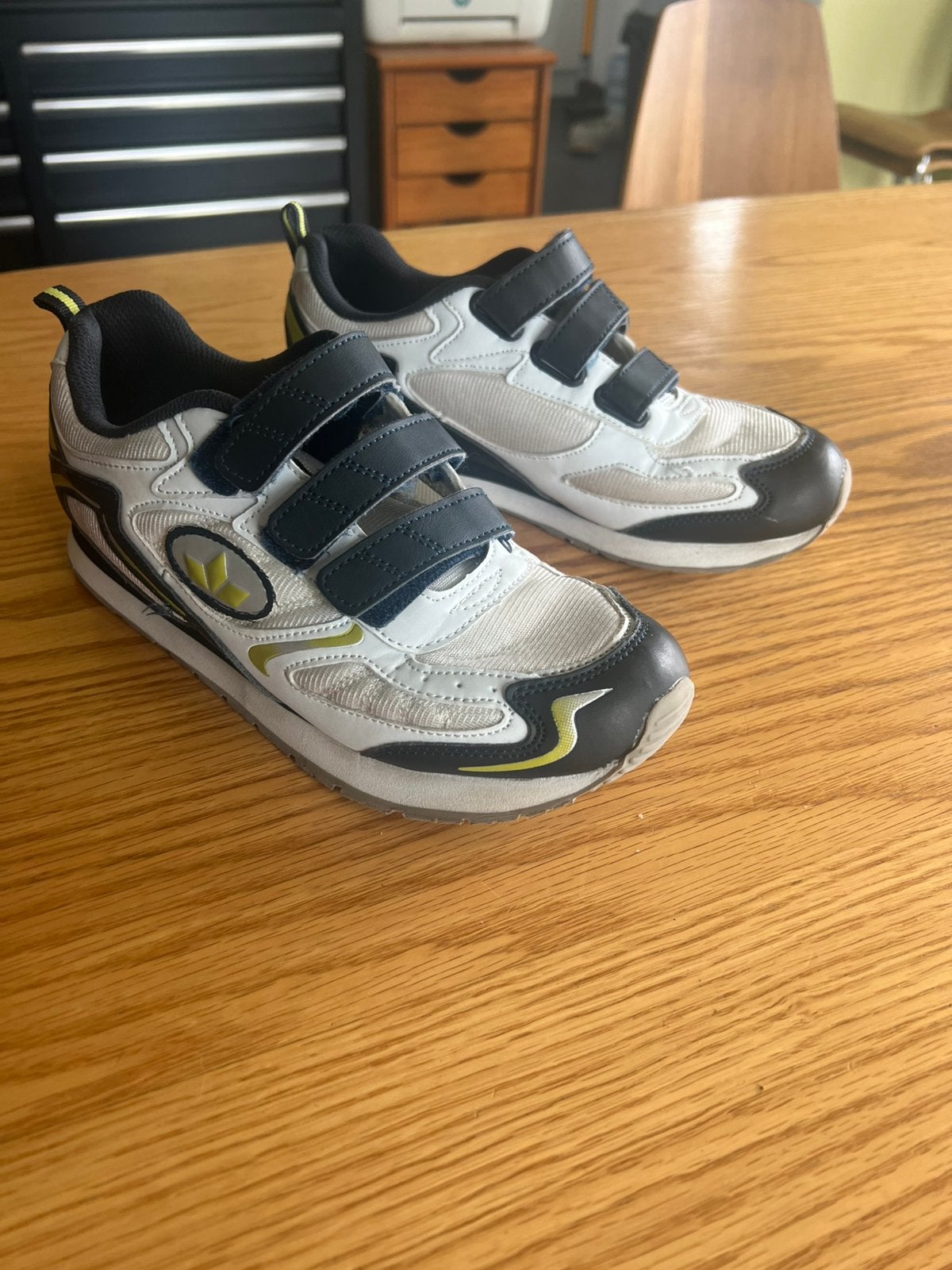 Twee paar jongens schoenen maat 39, Vêtements | Hommes, Enlèvement, Porté, Autres types