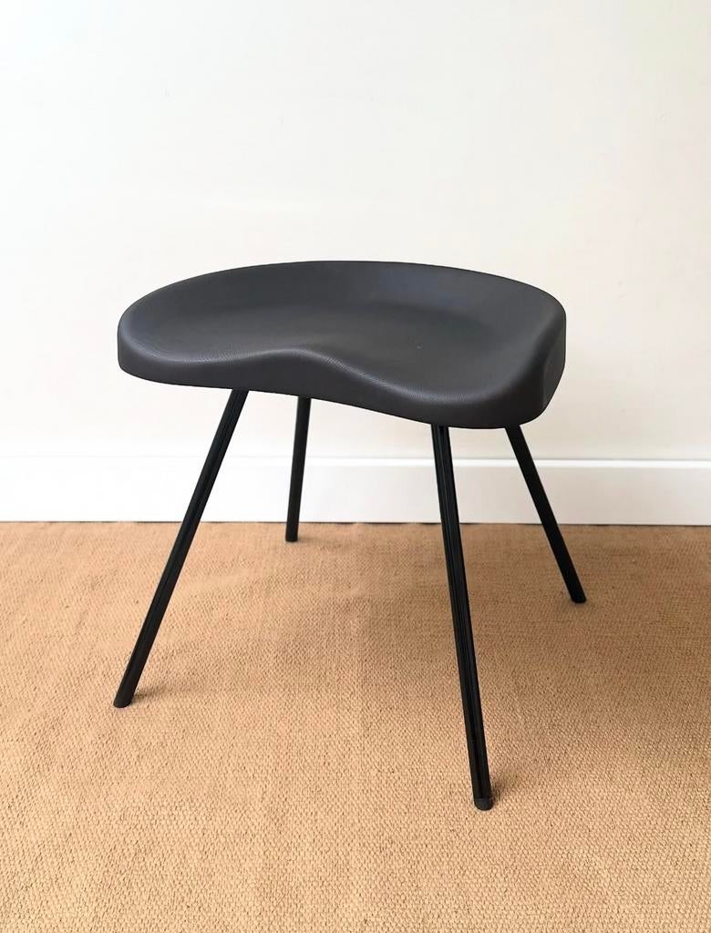 Tabouret design Nº307 par Jean Prouvé pour Vitra, 2022., Ophalen, Eén