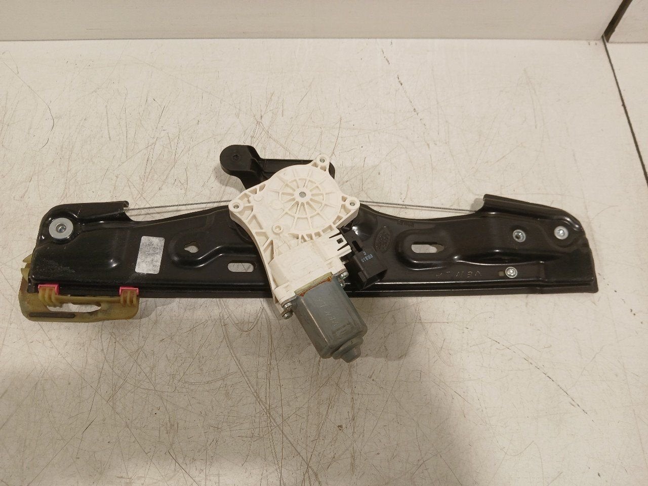 Raammechaniek elektrisch links achter Land Rover Discovery, Onderdelen@venauto.nl, Van der Ven Autorecycling B.V., Ettenseweg 76, 4706 PB Roosendaal, The Netherlands