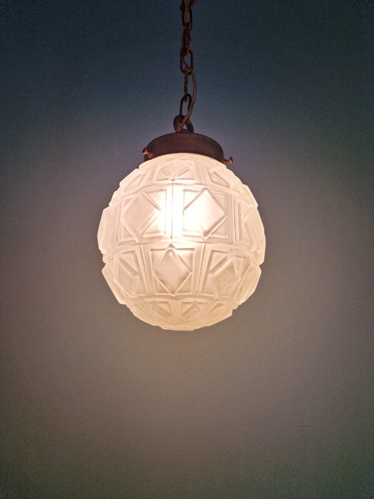 Suspension Art Déco en verre pressé moulé dépoli, 1930, Enlèvement ou Envoi