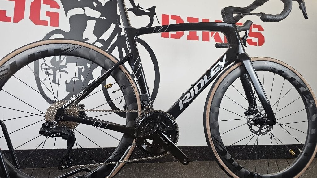 *0KM* racefiets Ridley noah disc 105 di2 + carbonwielen, Ophalen, Nieuw