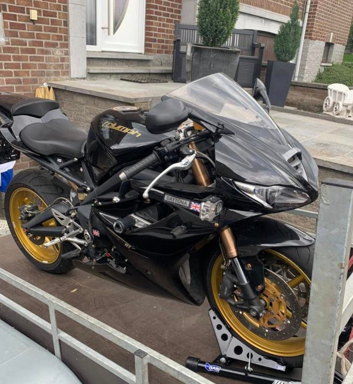 Triumph Daytona 675, Particulier
