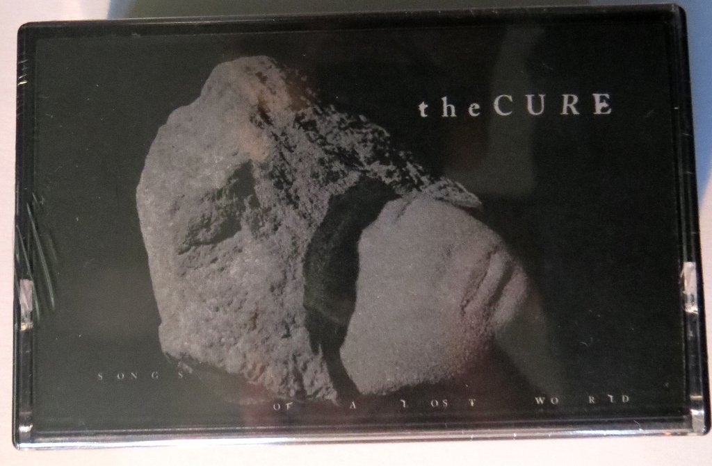 THE CURE CASSETTE DOUBLE ALBUM - Songs Of A Lost World, Cd's en Dvd's, Cassettebandjes, Origineel, Nieuw in verpakking, Rock en Metal