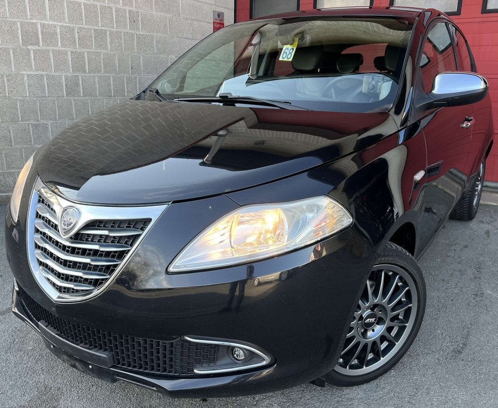 Lancia Ypsilon 0.9 TwinAir Platinium + CLIM + NAVI + PANO +, Autos, Lancia, Euro 5, Boîte manuelle, 99 g/km, Berline