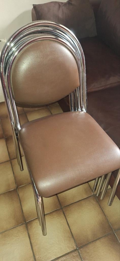 4 stevige stoelen stapelbaar, Huis en Inrichting, Ophalen, Gebruikt, Bruin, Vier