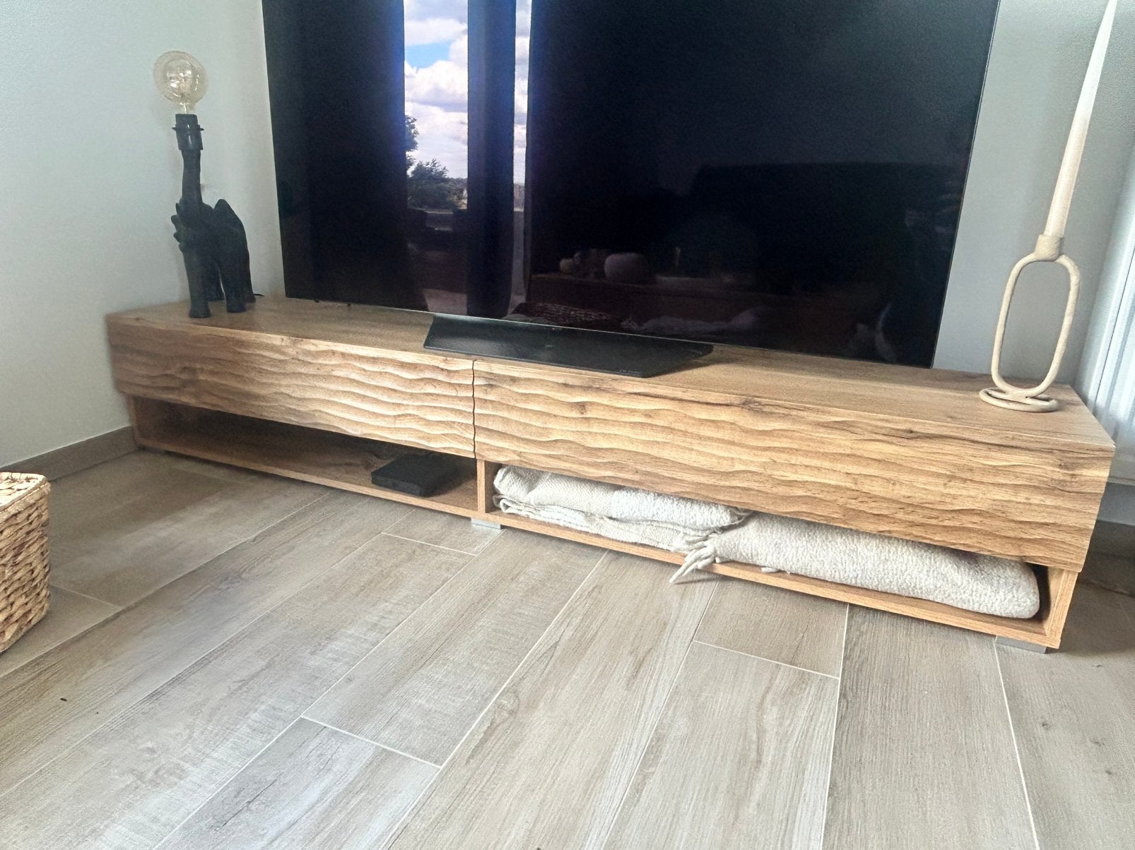 Tv meubel, Huis en Inrichting, Kasten |Televisiemeubels, Ophalen, 150 tot 200 cm, Eikenhout, Zo goed als nieuw