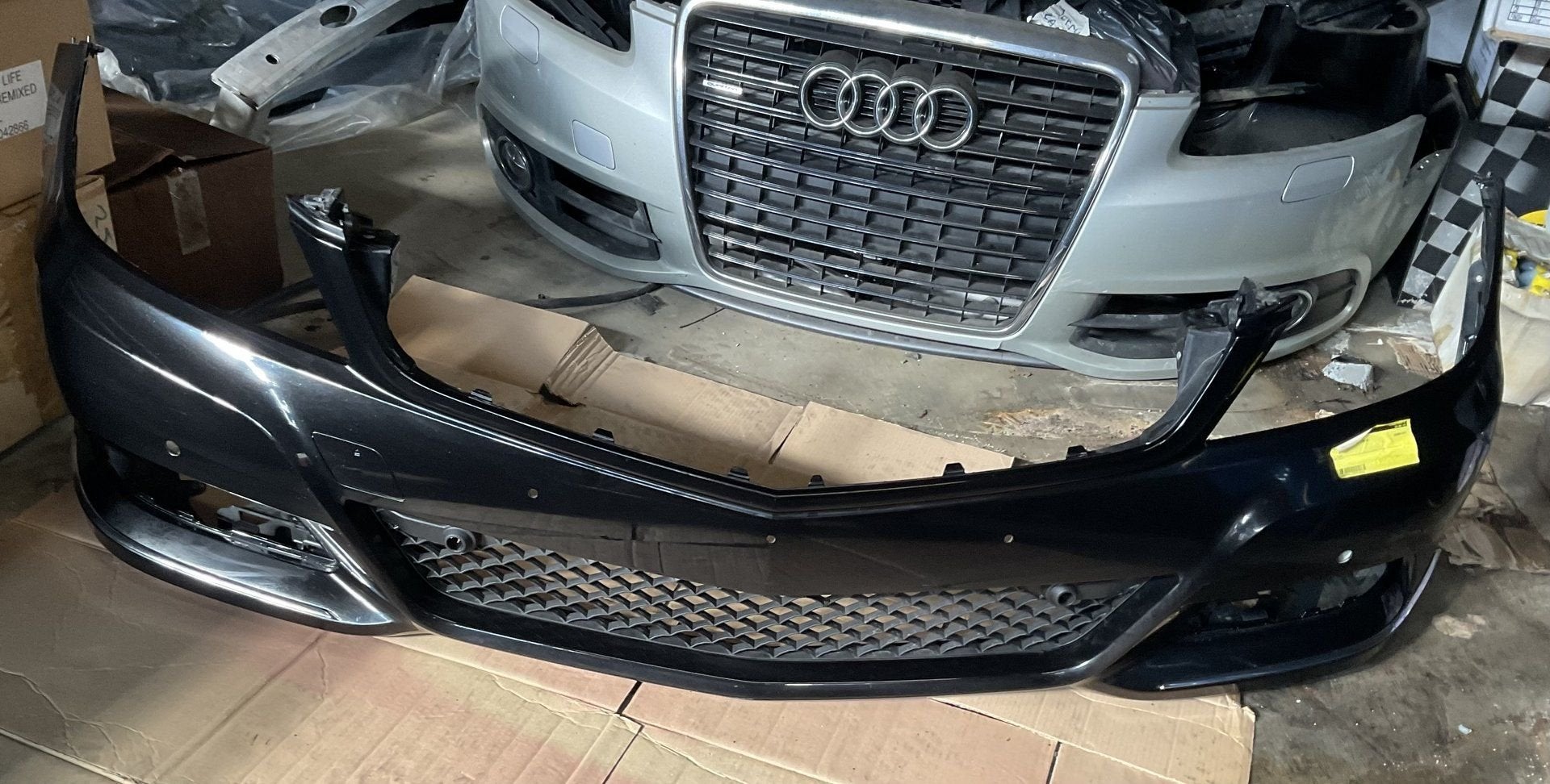 Zwarte Voorbumper Mercedes C-klasse W204 fase 2 (1/2011-06/2, Auto-onderdelen, Gebruikt, -, Voor, Ophalen of Verzenden