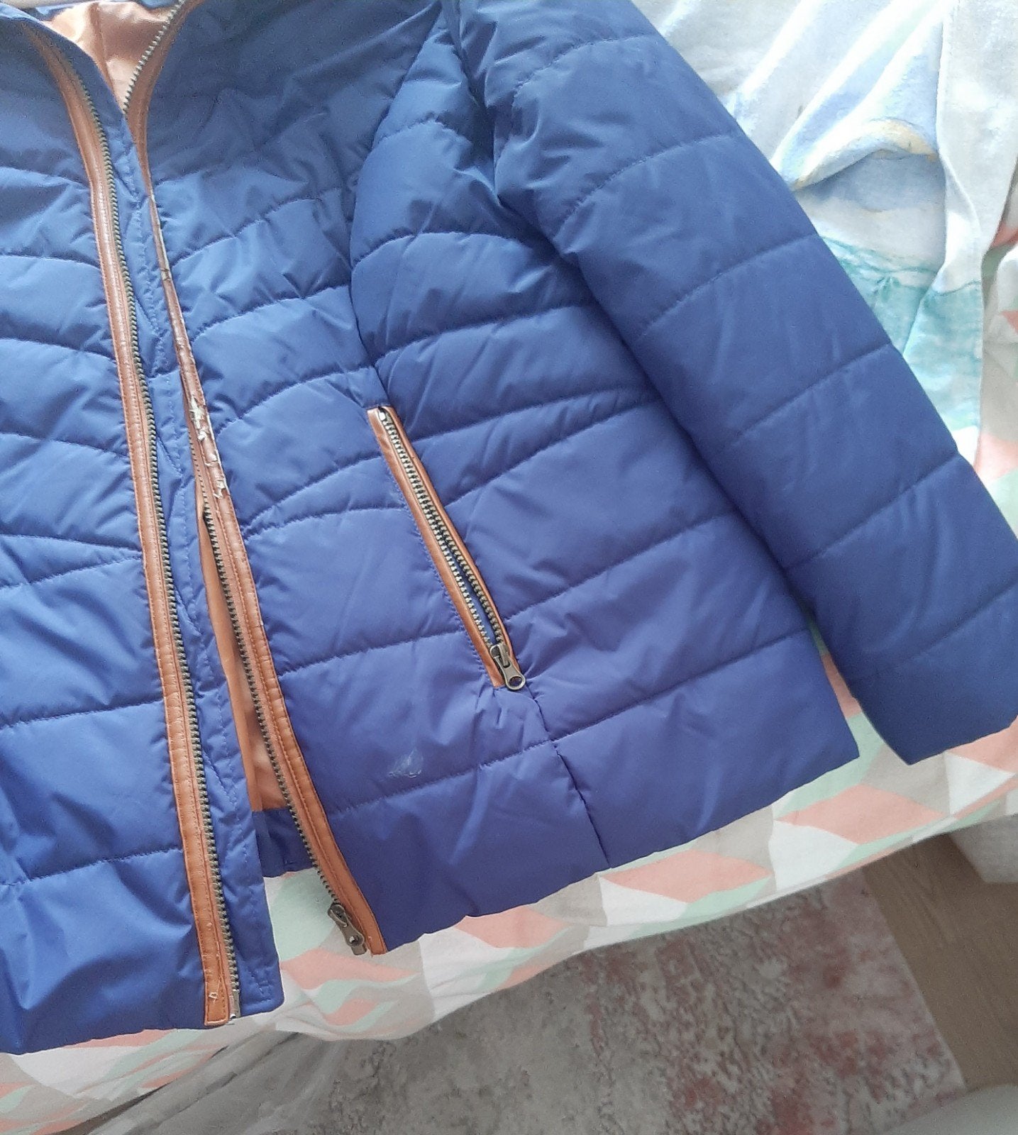regenjas met pelsje maat 46 blauw aan rits licht beschadigd, Ophalen, Maat 46/48 (XL) of groter, Blauw