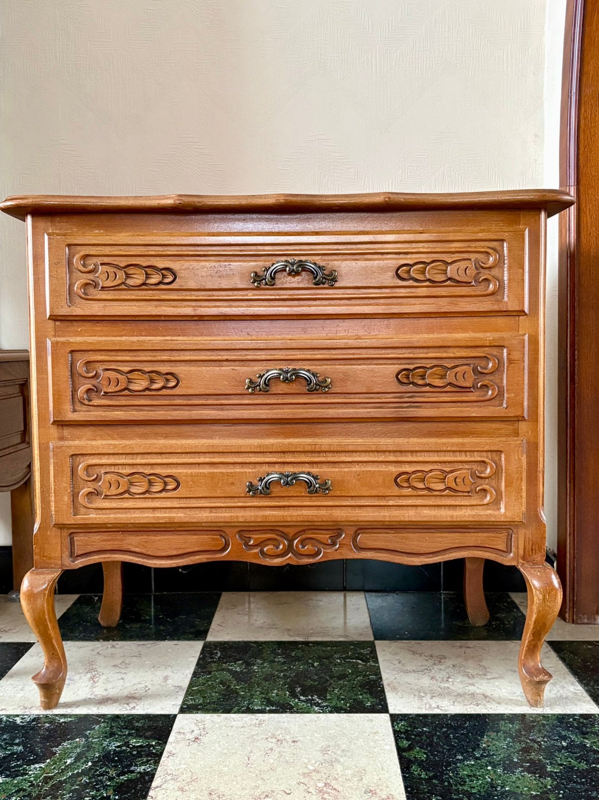 Vintage ladekast in 100% eik - sierlijk houtsnijwerk -m, Huis en Inrichting, Ophalen, Eikenhout, 50 tot 100 cm, Zo goed als nieuw