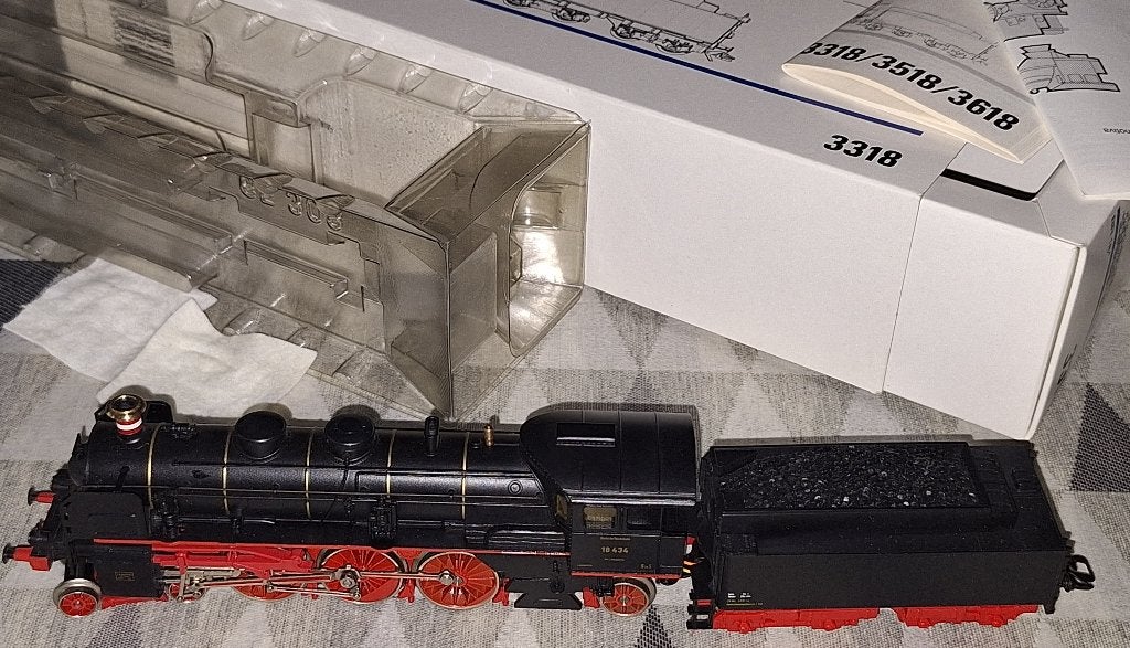 Märklin HO 3318 Stoomlocomotief BR 18.4 van de DRG, Locomotief, Ophalen of Verzenden, Zo goed als nieuw, Analoog