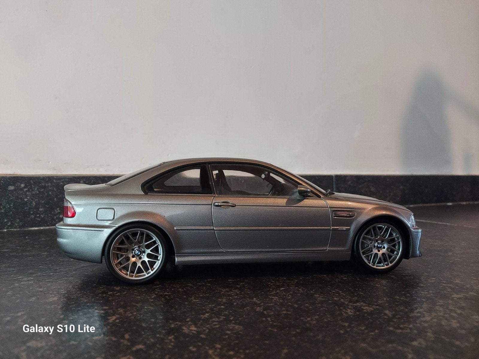 BMW E 46 M3 CSL Kyosho schaal 1/18, Ophalen, Kyosho