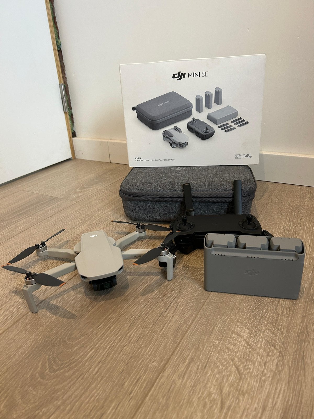DJI Mini SE Fly More Combo, Drone avec caméra, Retour au point de départ, Moins de 250 g, 1 à 5 km