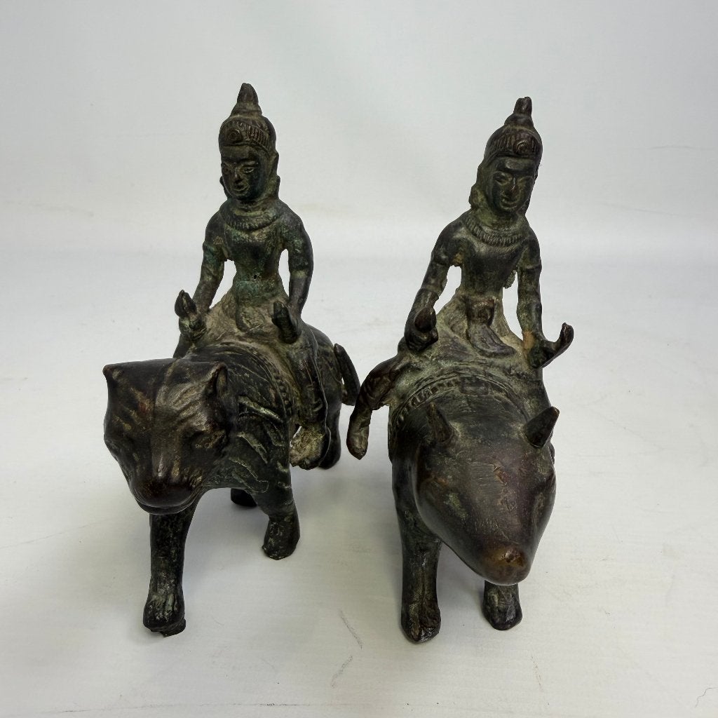 Een paar boeddhistische bodhisattva’s van gepatineerd brons, Antiek en Kunst, Minder dan 20 cm, Ophalen of Verzenden, Brons, Klassiek