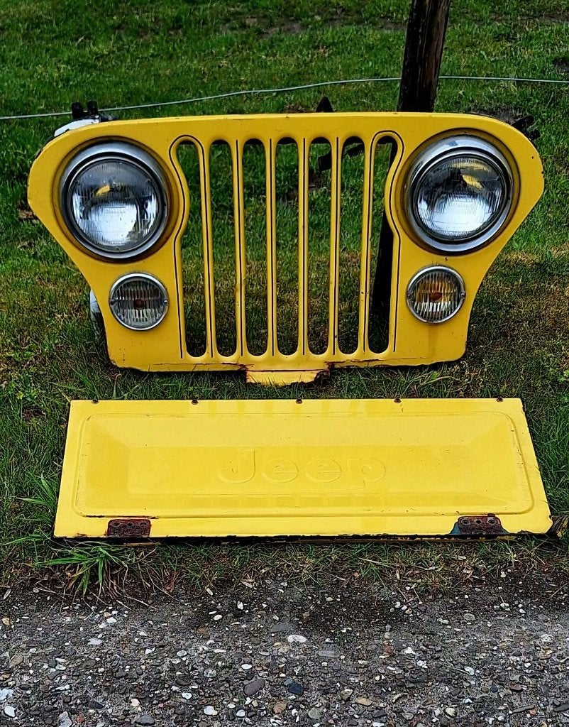 Originele grill Jeep model CJ5 of CJ7 en ook een achterklep., Autos : Pièces & Accessoires, Carrosserie & Tôlerie, Haillon arrière