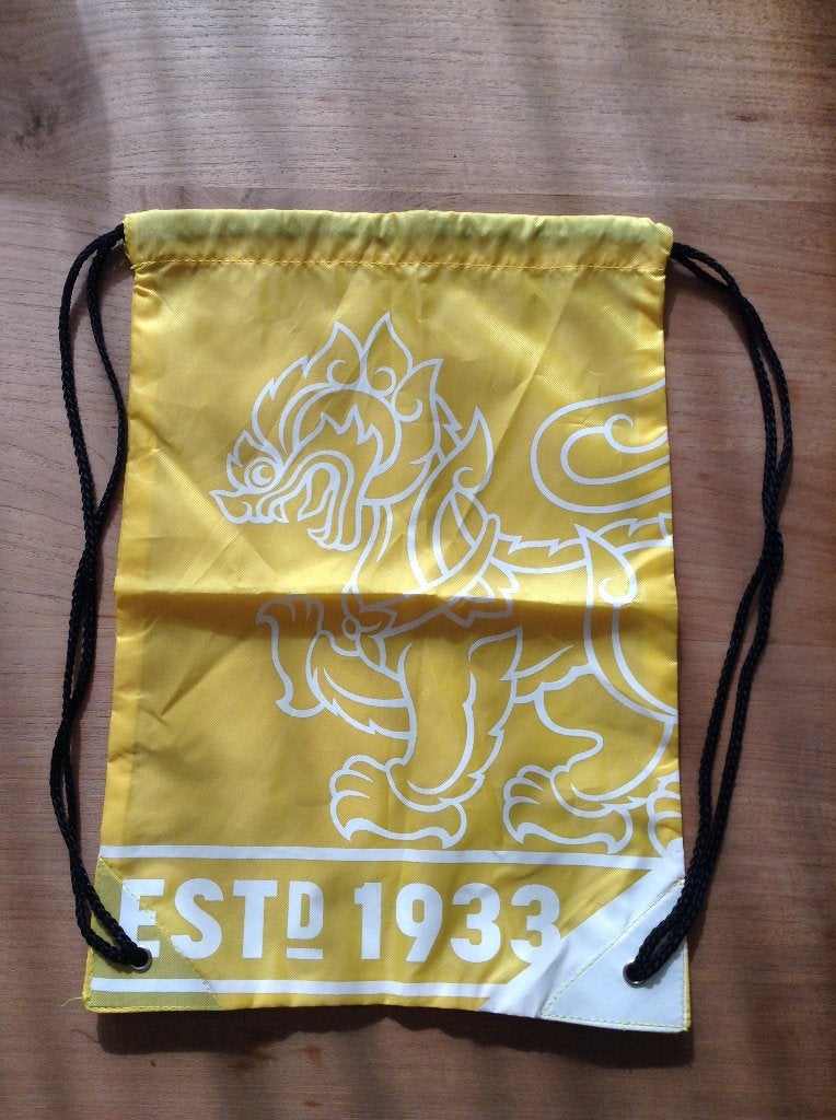 Sac à dos à cordons promotionnel SINGHA Beer – Jaune – NEUF, Enlèvement ou Envoi, Neuf, Autres marques