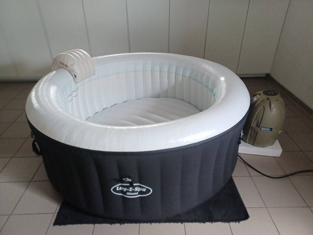 LAY-Z-SPA Miami met pomp en zonnescherm, Ophalen
