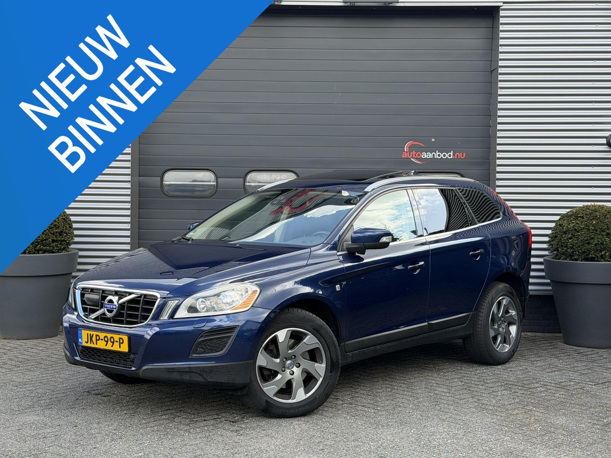 Volvo XC60 2.4 D5 AWD R-Design (automatique), Autos, Cuir, Euro 5, Achat, 2400 cm³