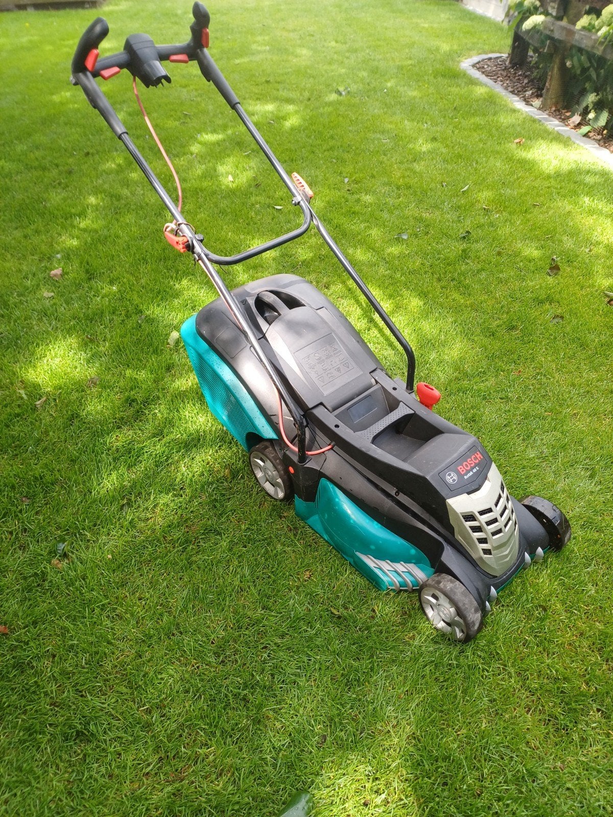 Bosch Rotak 40s, Ophalen, Elektrische grasmaaier, Zo goed als nieuw, Opvangbak
