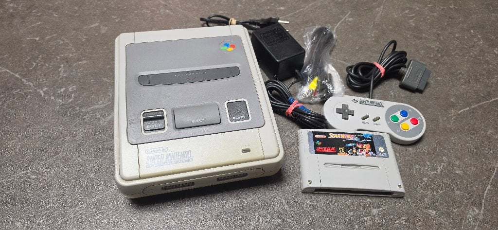 SNES Super Nintendo + Starwing, Games en Spelcomputers, Ophalen of Verzenden