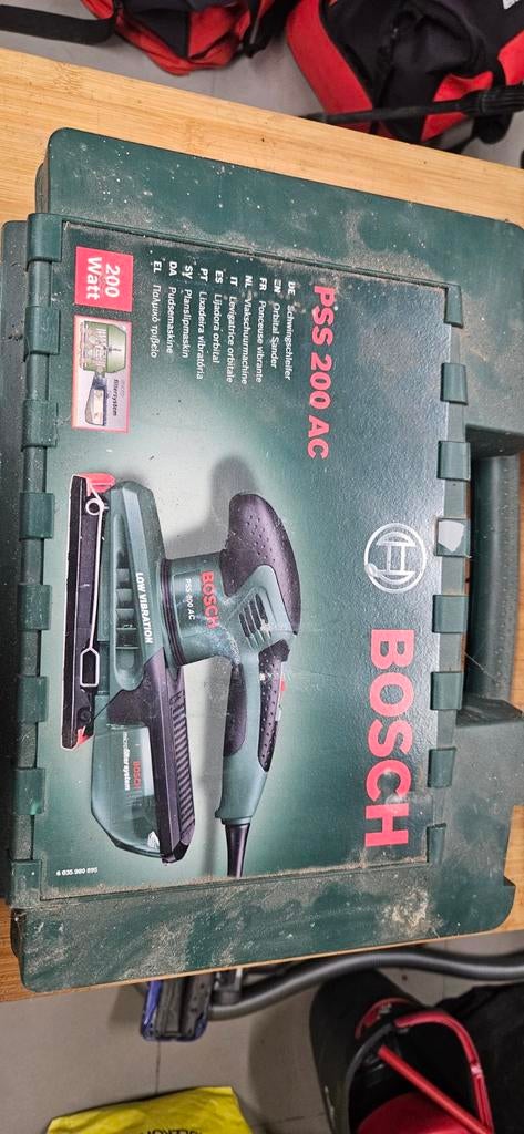 Schuurmachines Bosch met veel schuurpapier., Ophalen