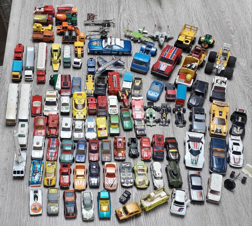 Jouets anciens petites voitures matchbox corgi majorette etc, Collections, Enlèvement