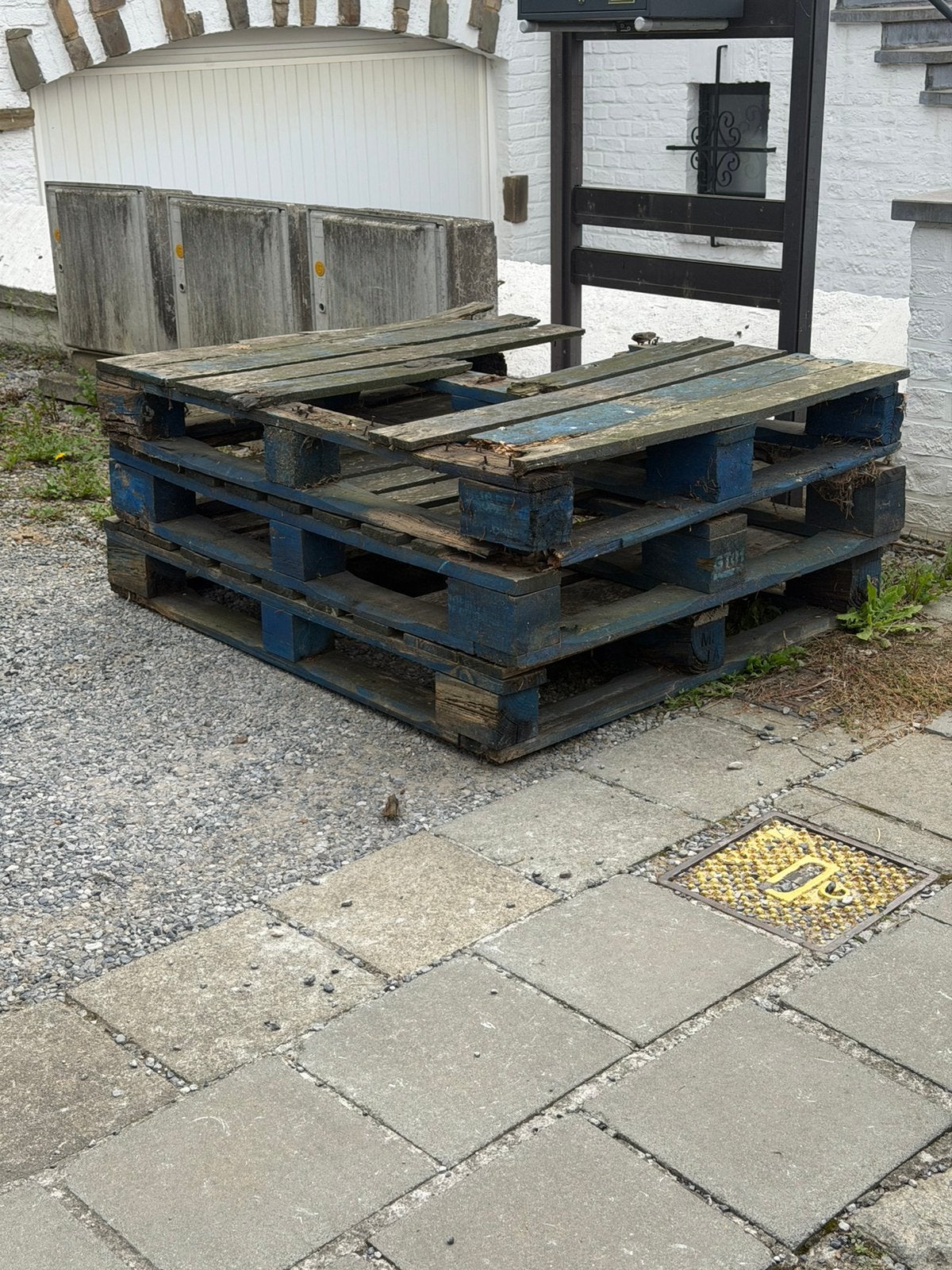 3 palettes a donner couillet, Bricolage & Construction, Enlèvement, Comme neuf