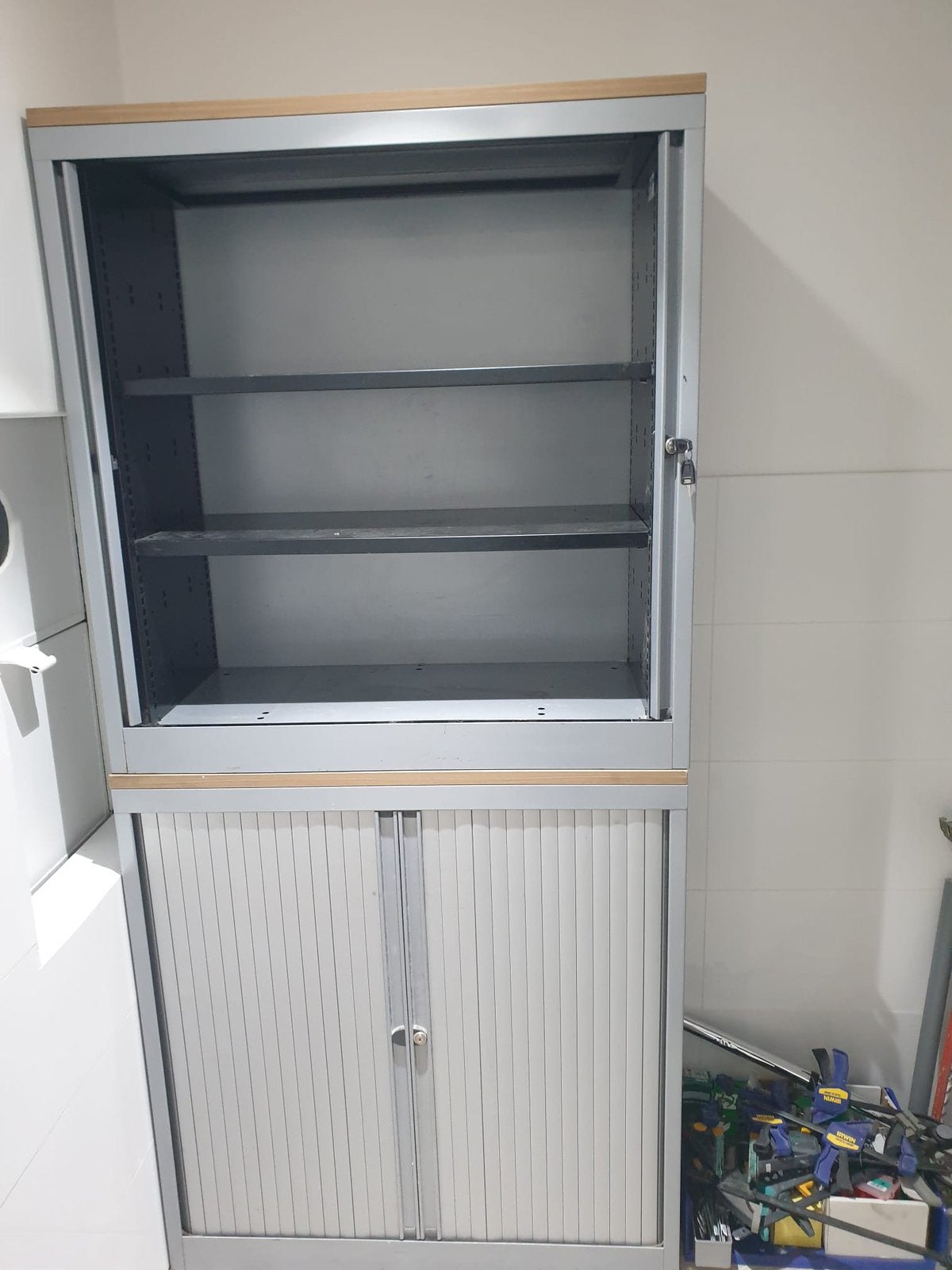 Meuble métallique avec porte coulissante, Enlèvement, Comme neuf