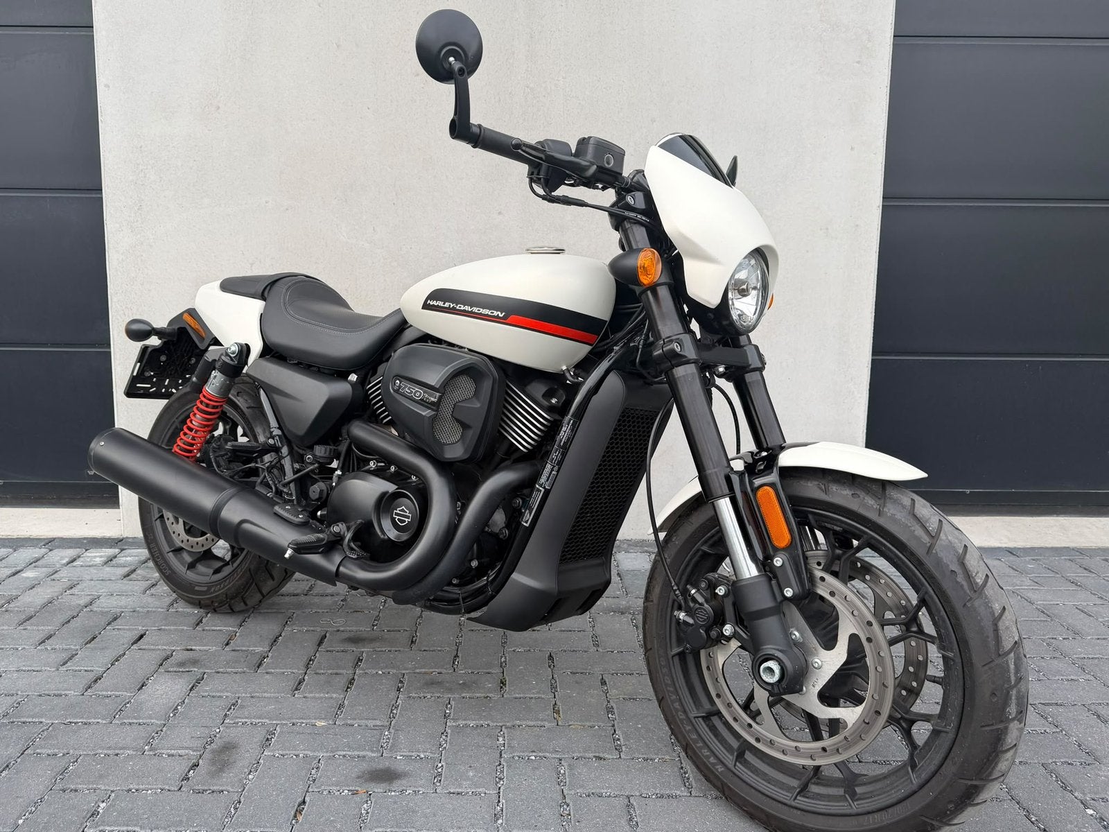 Harley Davidson Street Rod 750, Motoren, Particulier