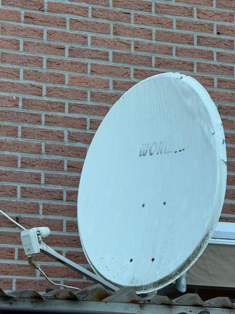 Satelliet met beugel, Audio, Tv en Foto, Schotelantennes, Ophalen