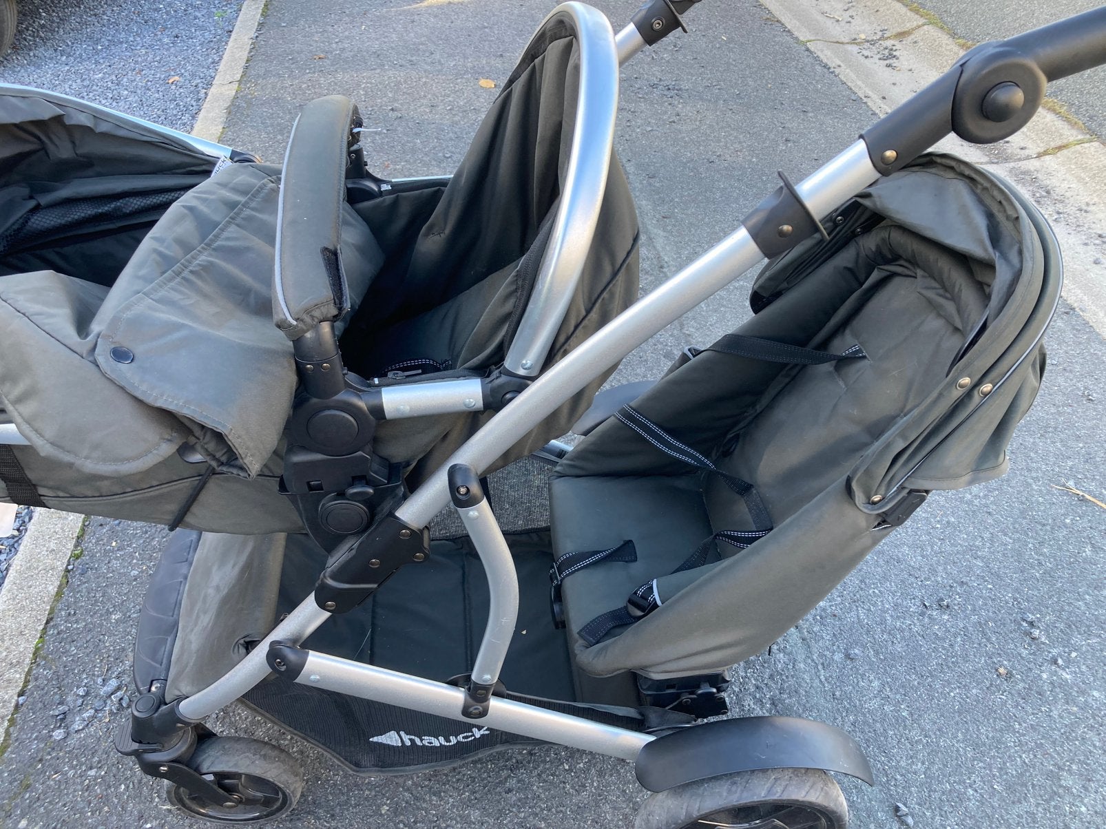 Nouvelle poussette double pour enfants, Enfants & Bébés, Enlèvement, Comme neuf