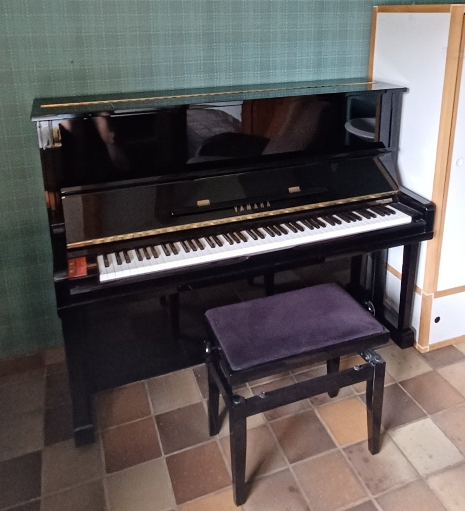 Piano Yahama U10A zwart, Muziek en Instrumenten, Piano's, Ophalen, Gebruikt, Zwart, Piano