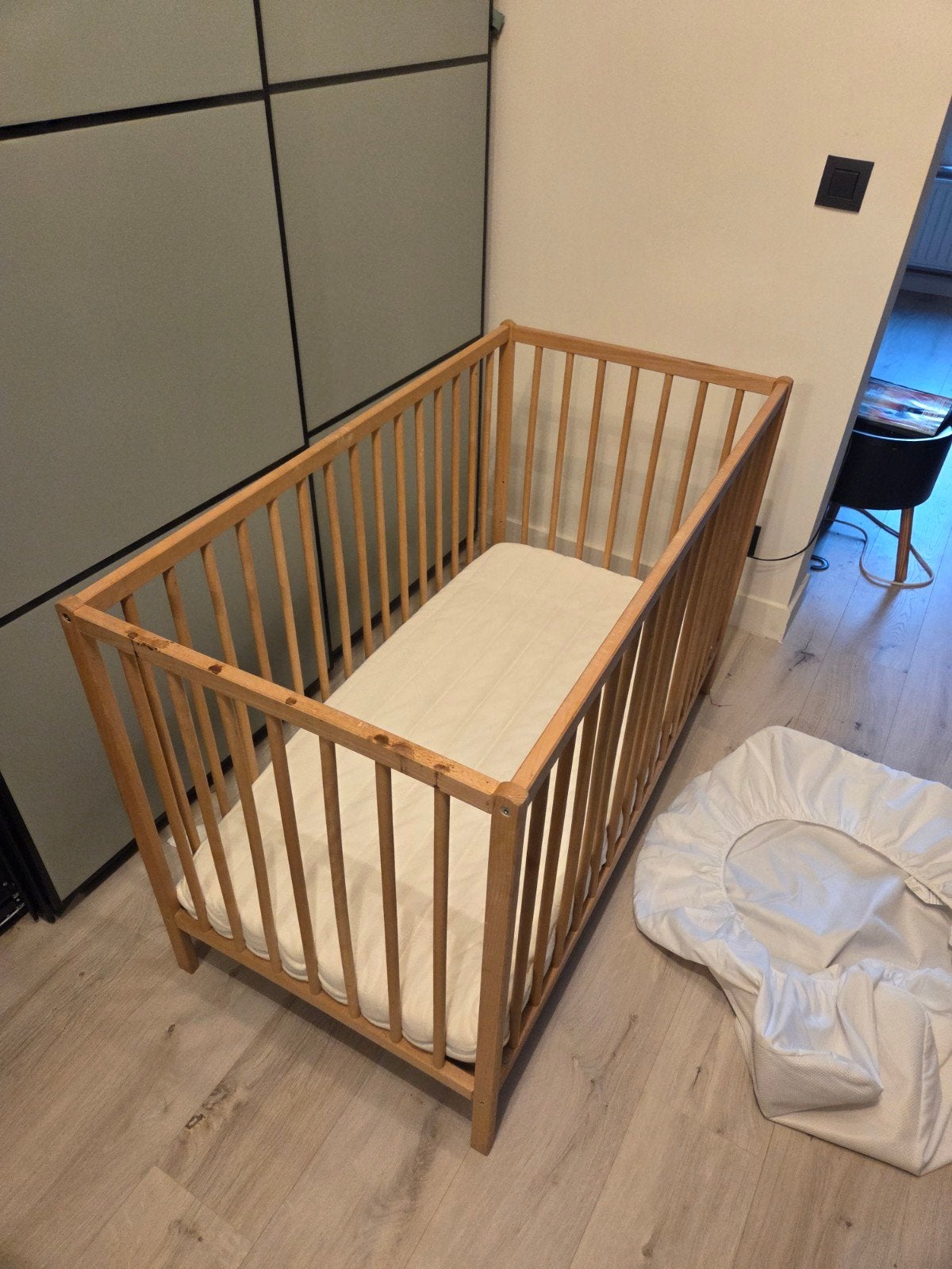 spijlenbed met matras en matrasbeschermer 120x60, Enlèvement, Lit