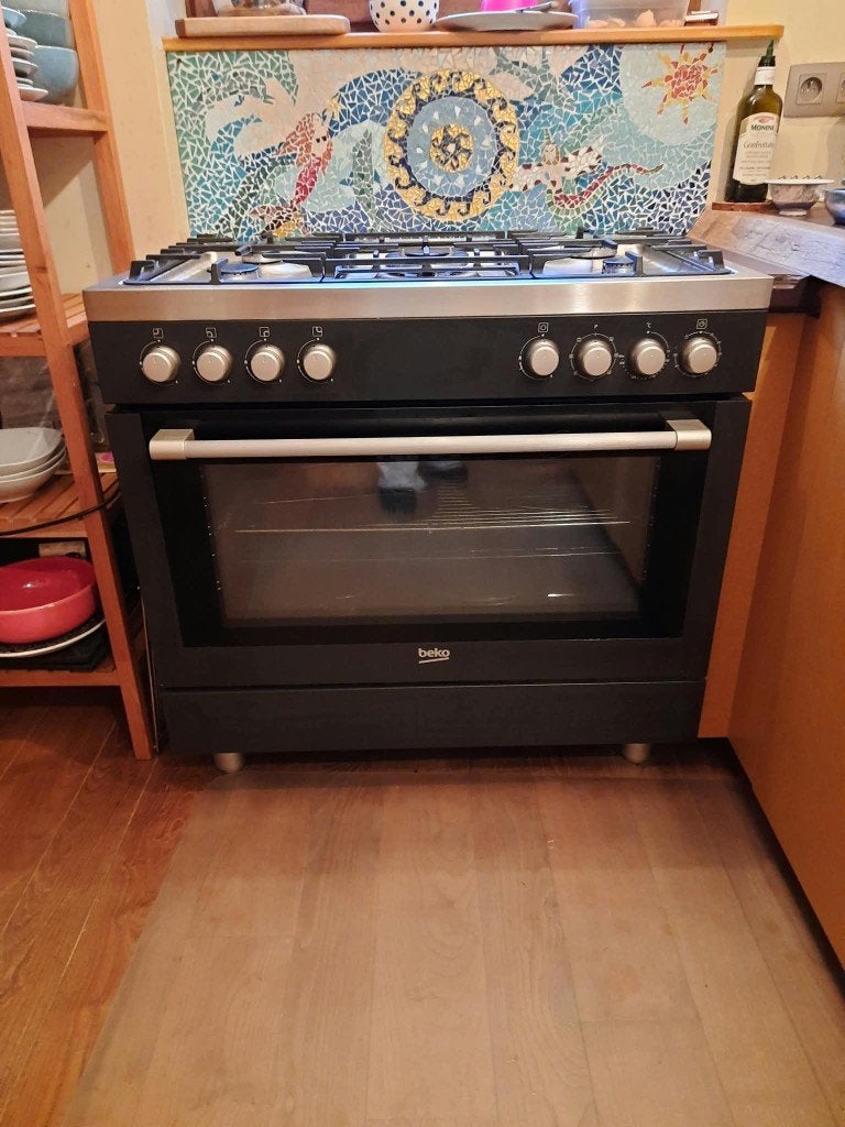 Beko - 5pits gasvuur met elektrische oven, Gaz, Comme neuf, Enlèvement, 5 zones de cuisson ou plus