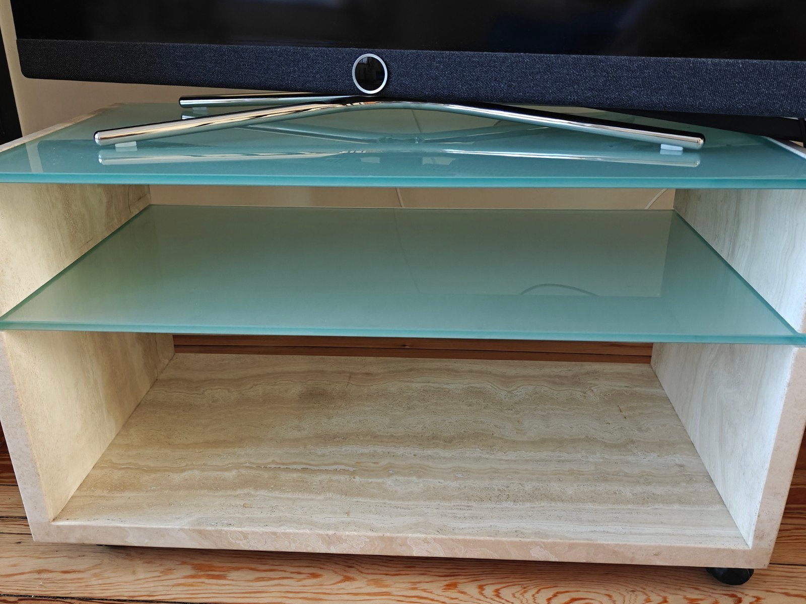 Petit meuble design en vrai travertin, Enlèvement
