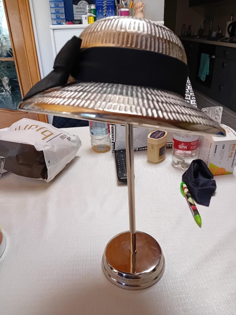 Hoed op staander riviera maison, Ophalen