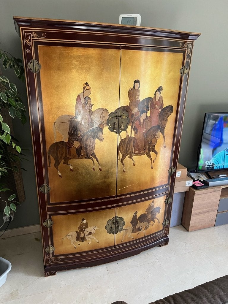 Meuble chinois avec feuille d'or, Enlèvement