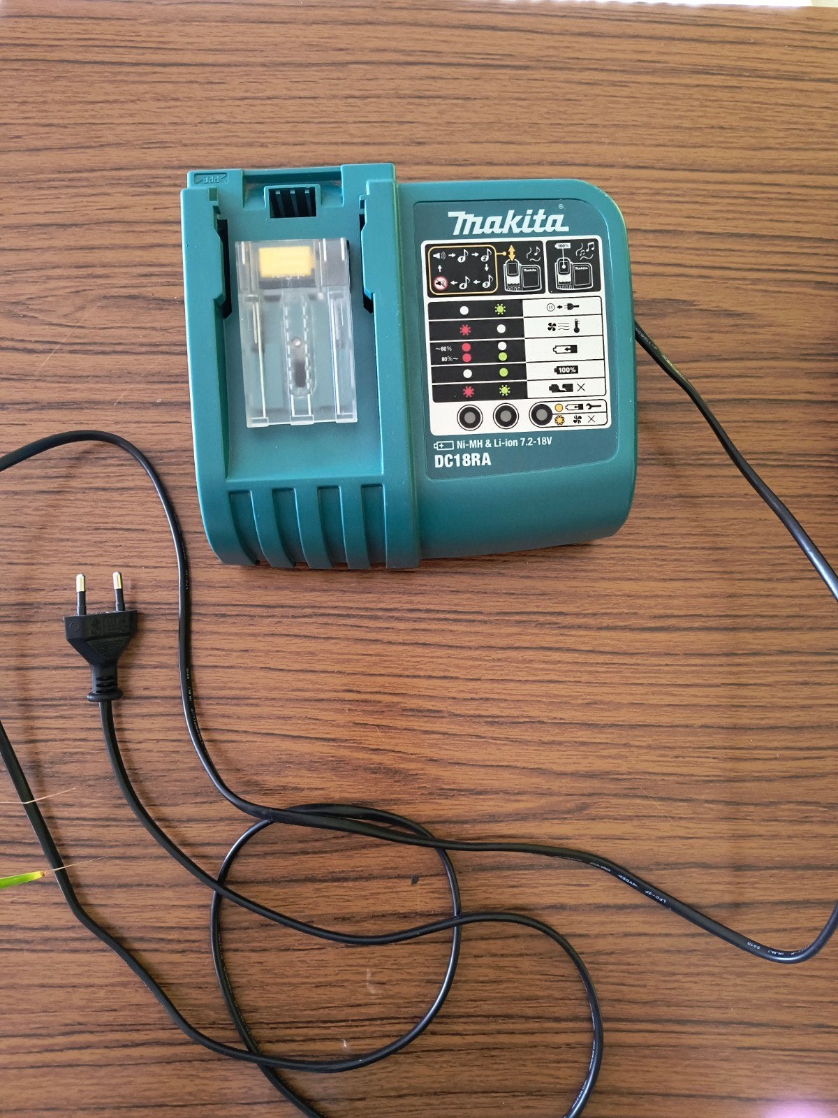 MAKITA Oplaat station 18v, Ophalen of Verzenden, Gebruikt