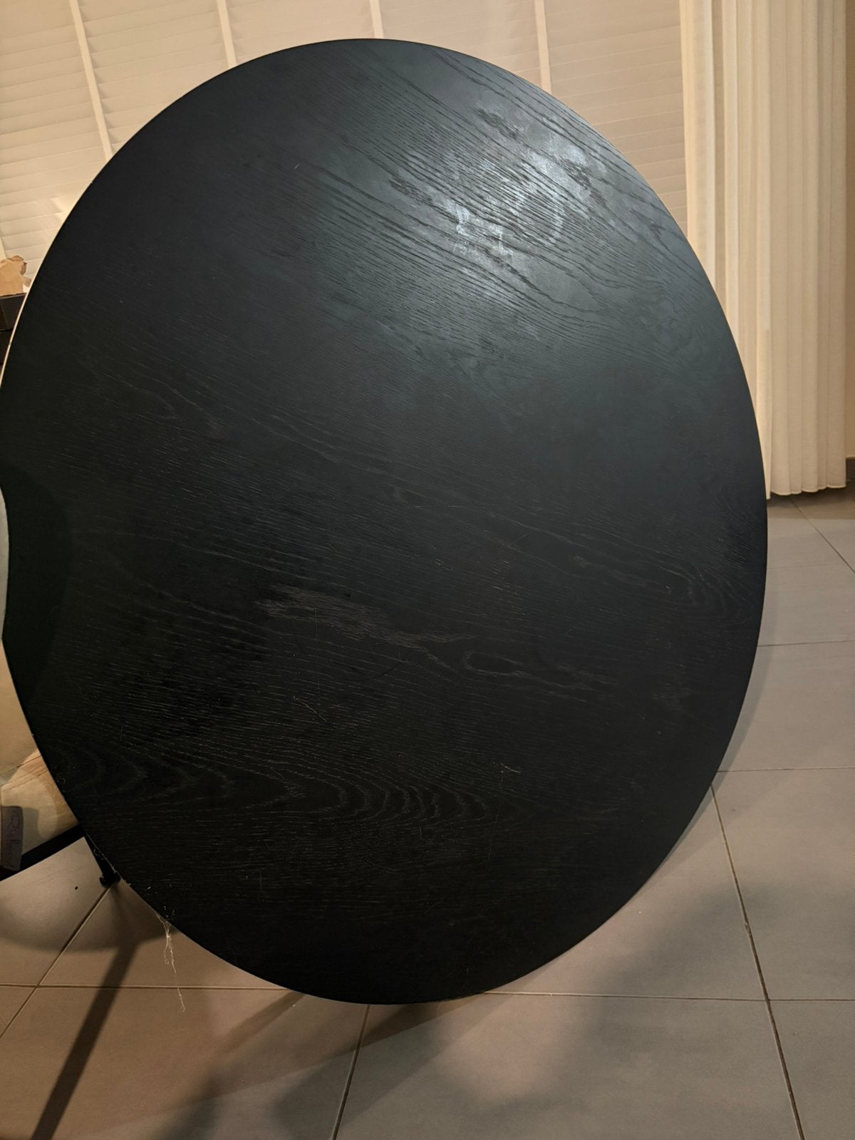 Table ronde noire Ø105 cm — plateau en bois, Enlèvement, Comme neuf