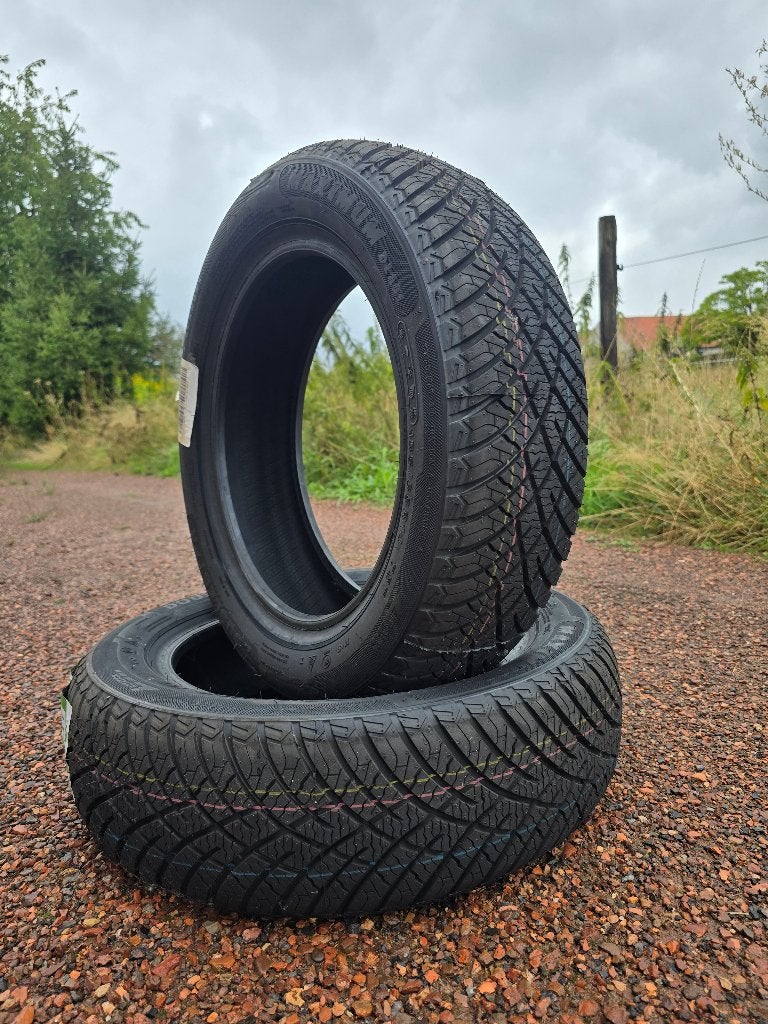 2 zeer goede banden - all 4 season: 155/65 r14, Auto-onderdelen, Banden en Velgen, Ophalen, 14 inch, Gebruikt, 155 mm